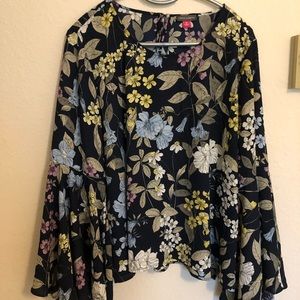Vince camuto nave blue & floral flowy long sleeves